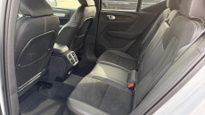 Volvo Xc40 2.0 B4P R DESIGN Pro 5dr AWD Auto Petrol Estate